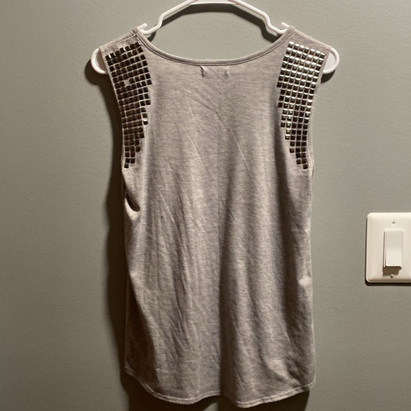 NWOT WOMANS TOP  SIZE SMALL! SMOKE FREE HOME! - Picture 5 of 5
